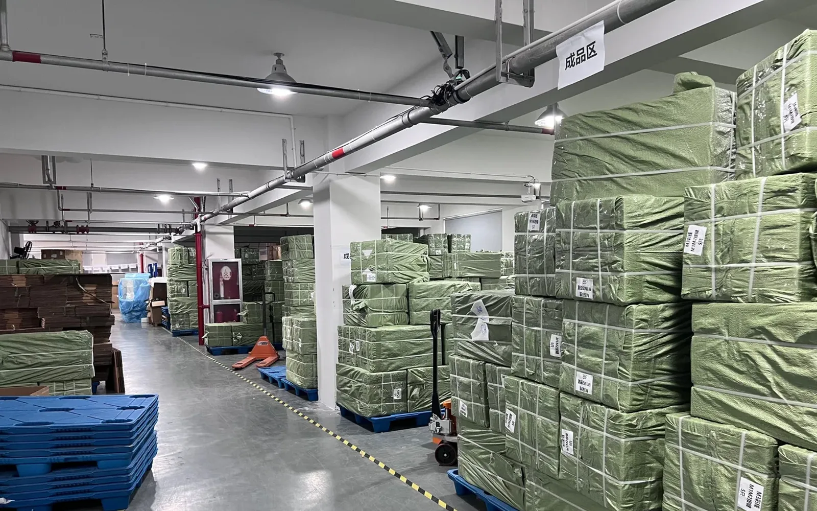 Finished custom steering wheels packed and stored in the YINGGENE warehouse